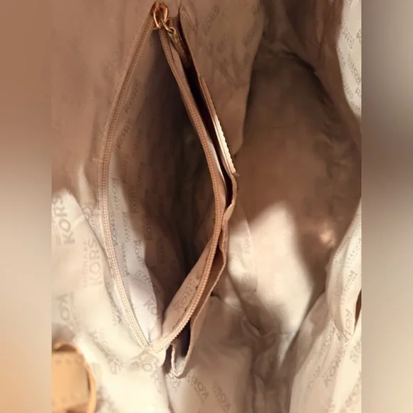 Michael Kors | monogram metallic tote bag. - Picture 2 of 16